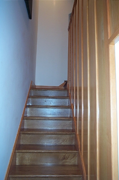 lower-staircase-up